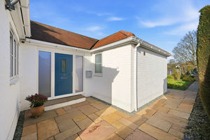 28 Mallorie Park Drive- click for photo gallery